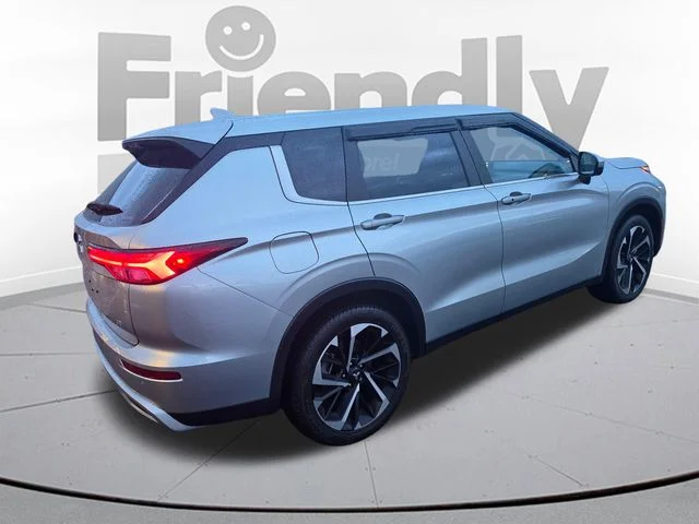 Used 2024  Mitsubishi SE image 5