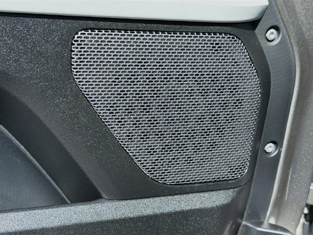 Used 2023  Land Rover SE image 24