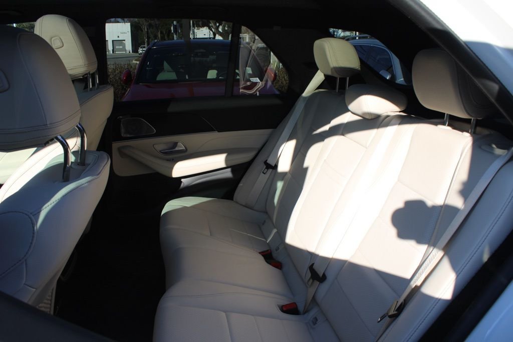Certified Used 2025 White Mercedes-Benz GLE 450 image 35