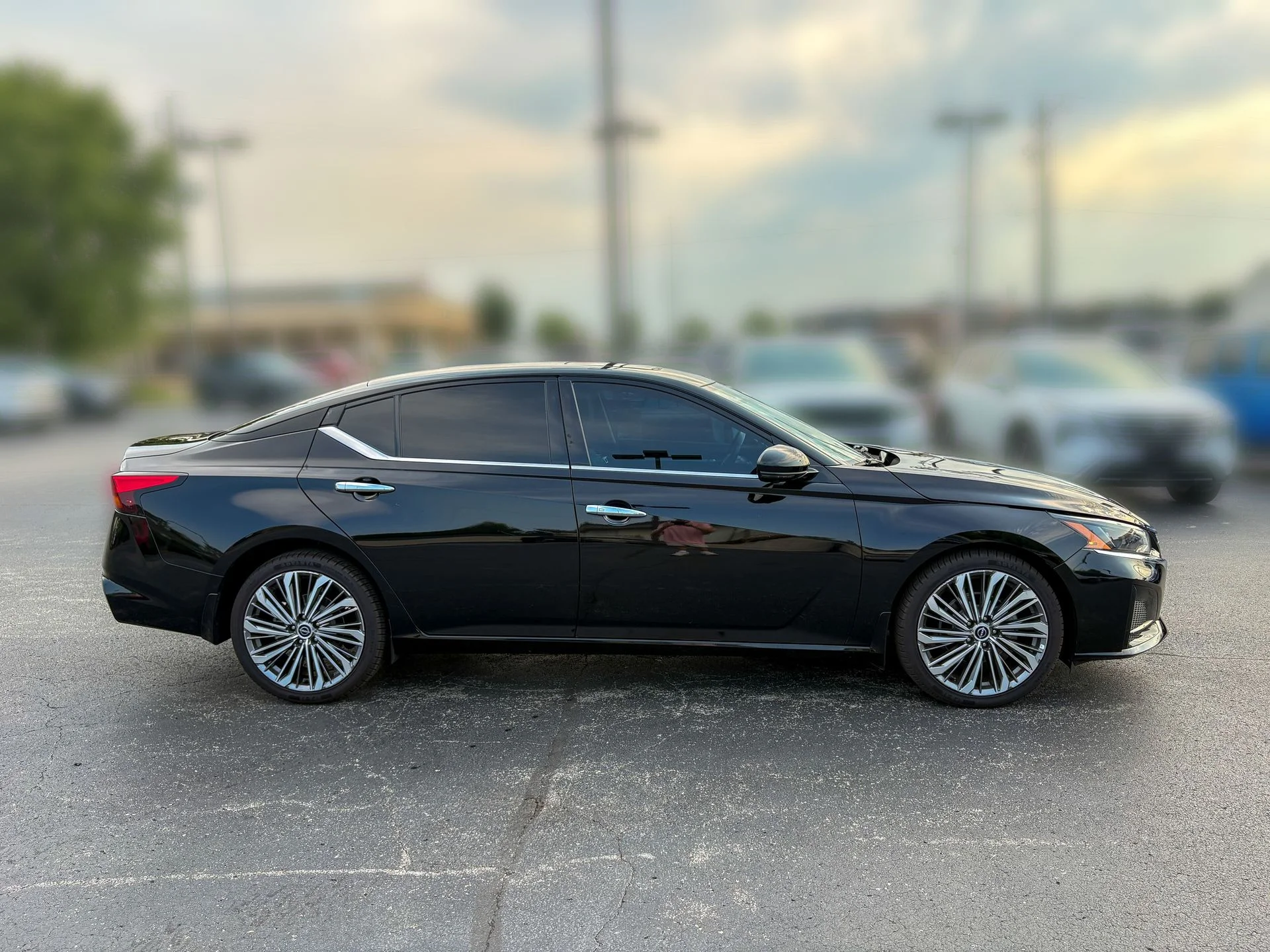 2024 Nissan Altima SL - Photo 13