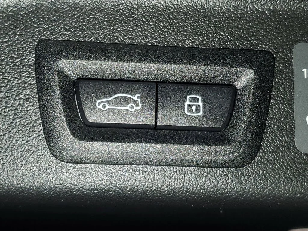 Used 2026 Black BMW sDrive40i image 8