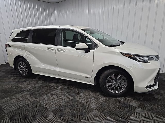 2021 Toyota Sienna XLE