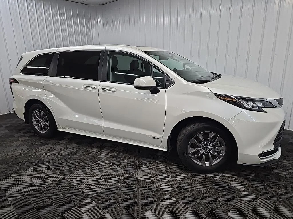 Used 2021 White Toyota XLE image 1