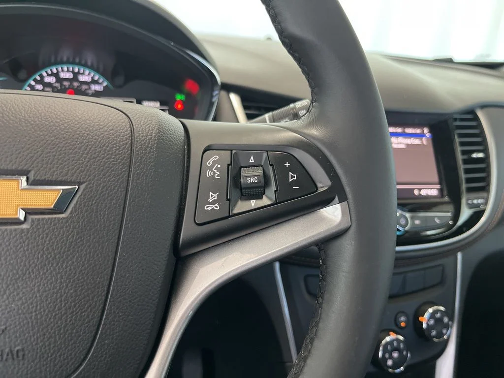 Used 2022 White Chevrolet LT image 7