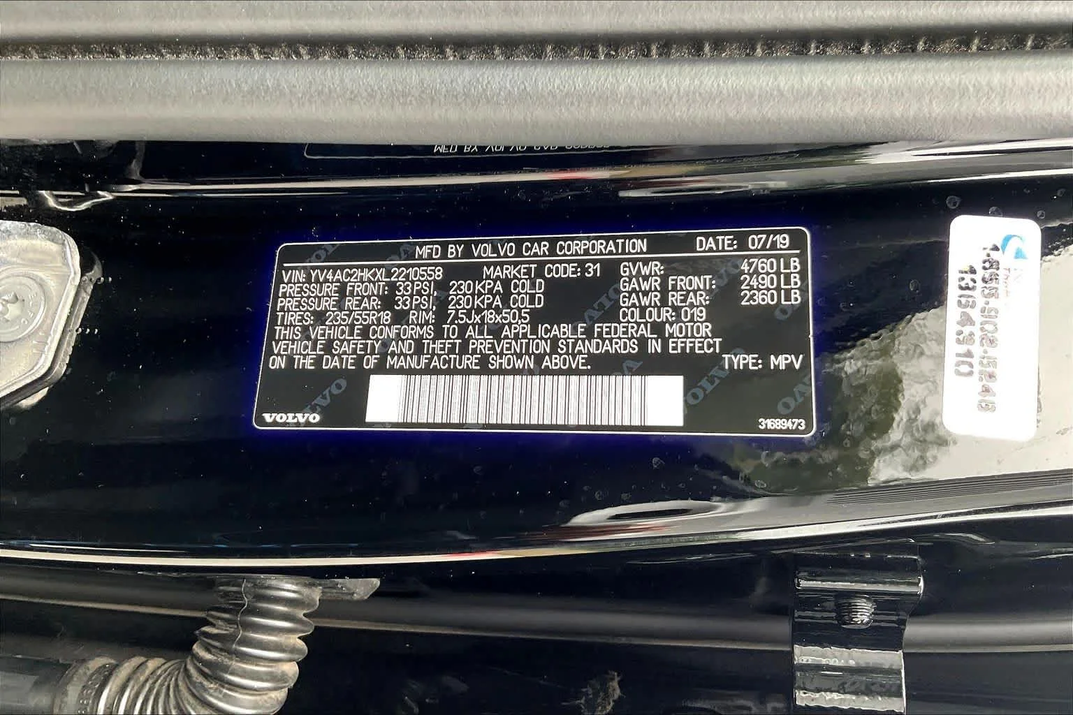 Used 2020 black Volvo Momentum image 32