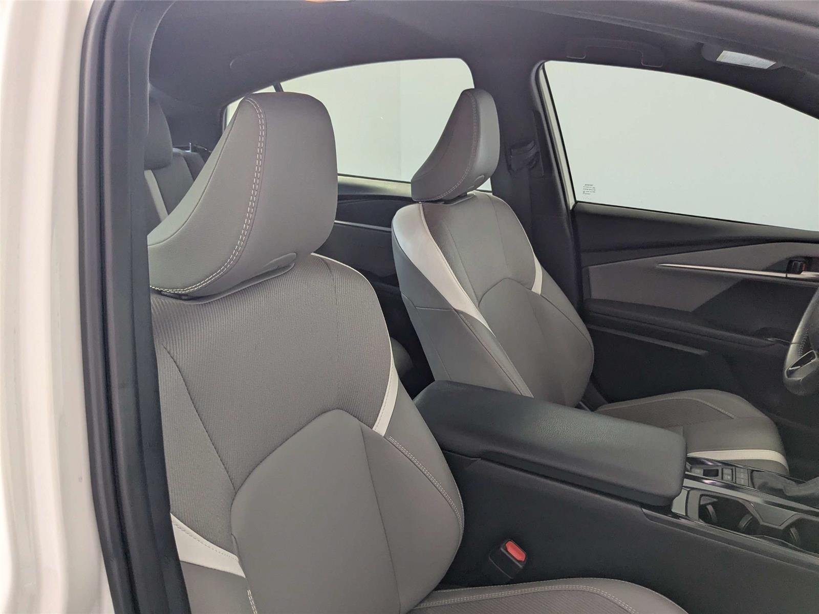 Used 2025 Ice Cap Toyota SE image 32