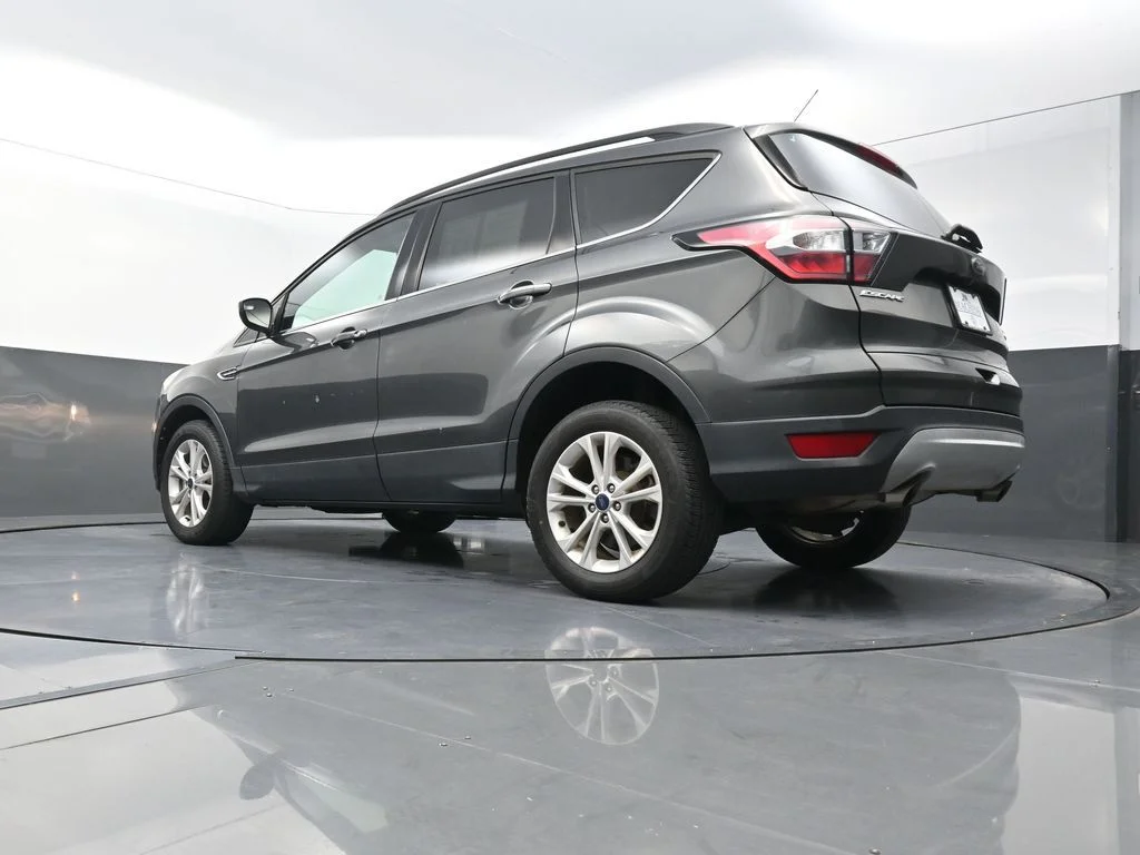 Used 2018 Gray Ford SE image 27