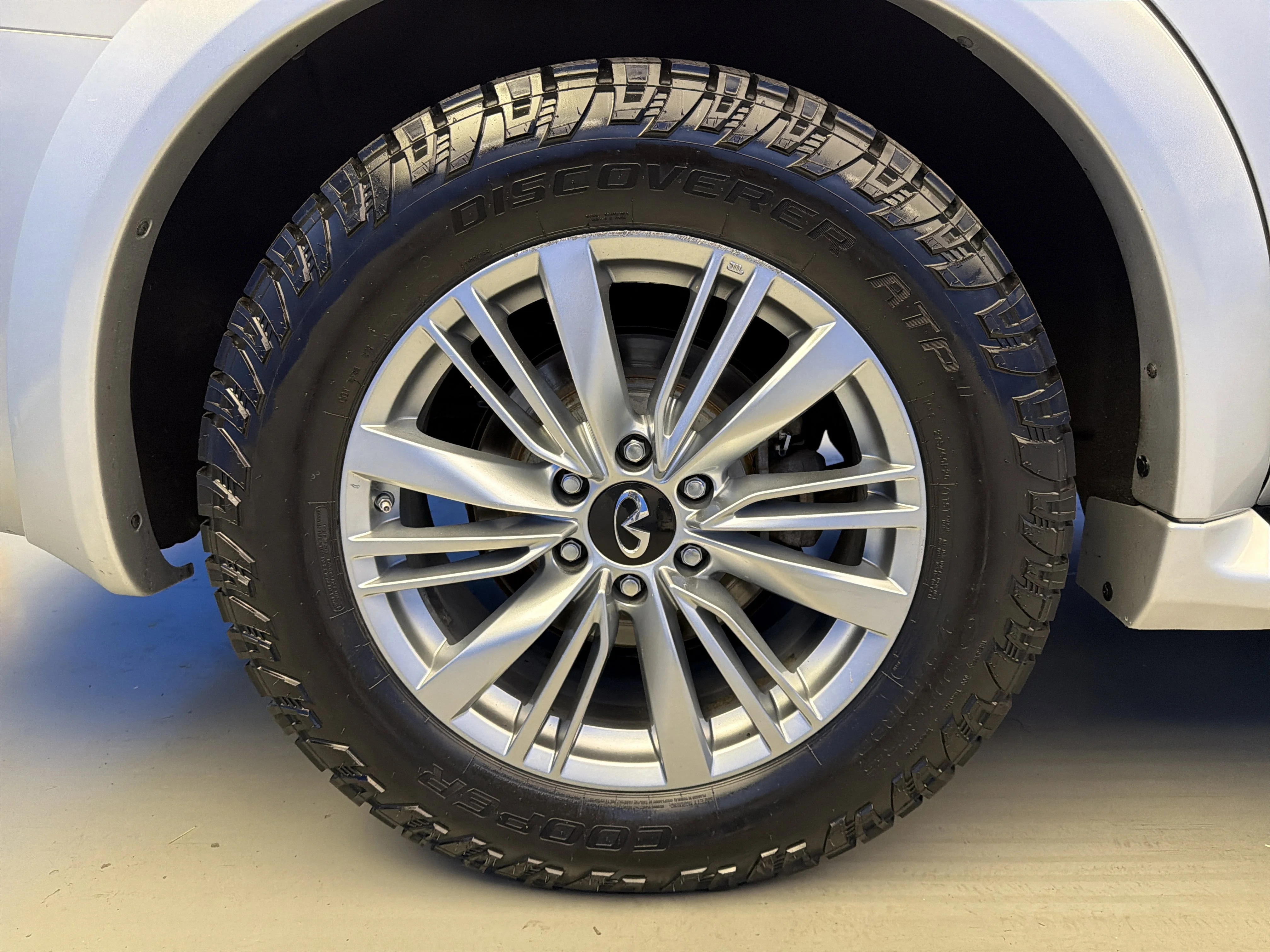 Used 2019 Liquid Platinum INFINITI LUXE image 9
