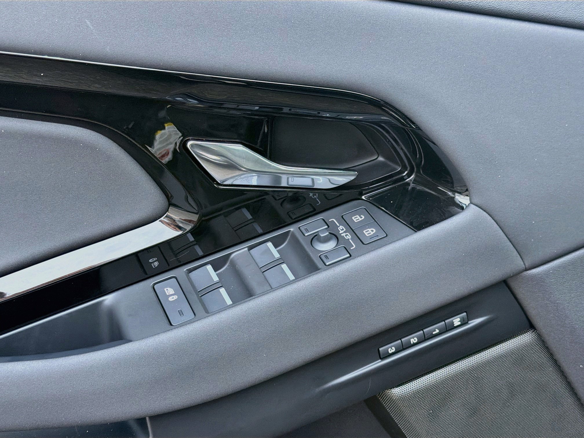 New 2026 Santorini Black LAND ROVER  image 22