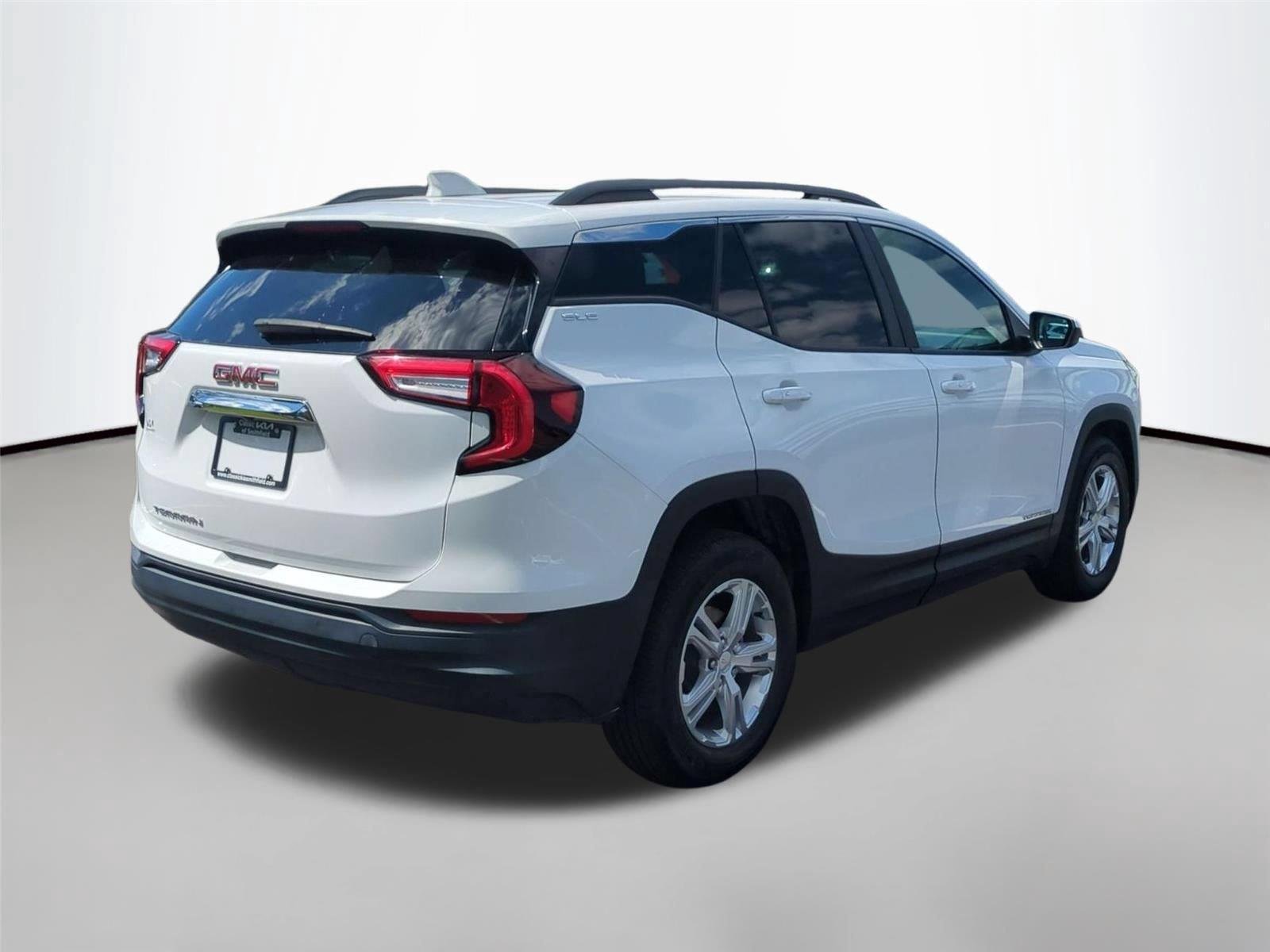 Used 2022 Summit White GMC SLE image 5