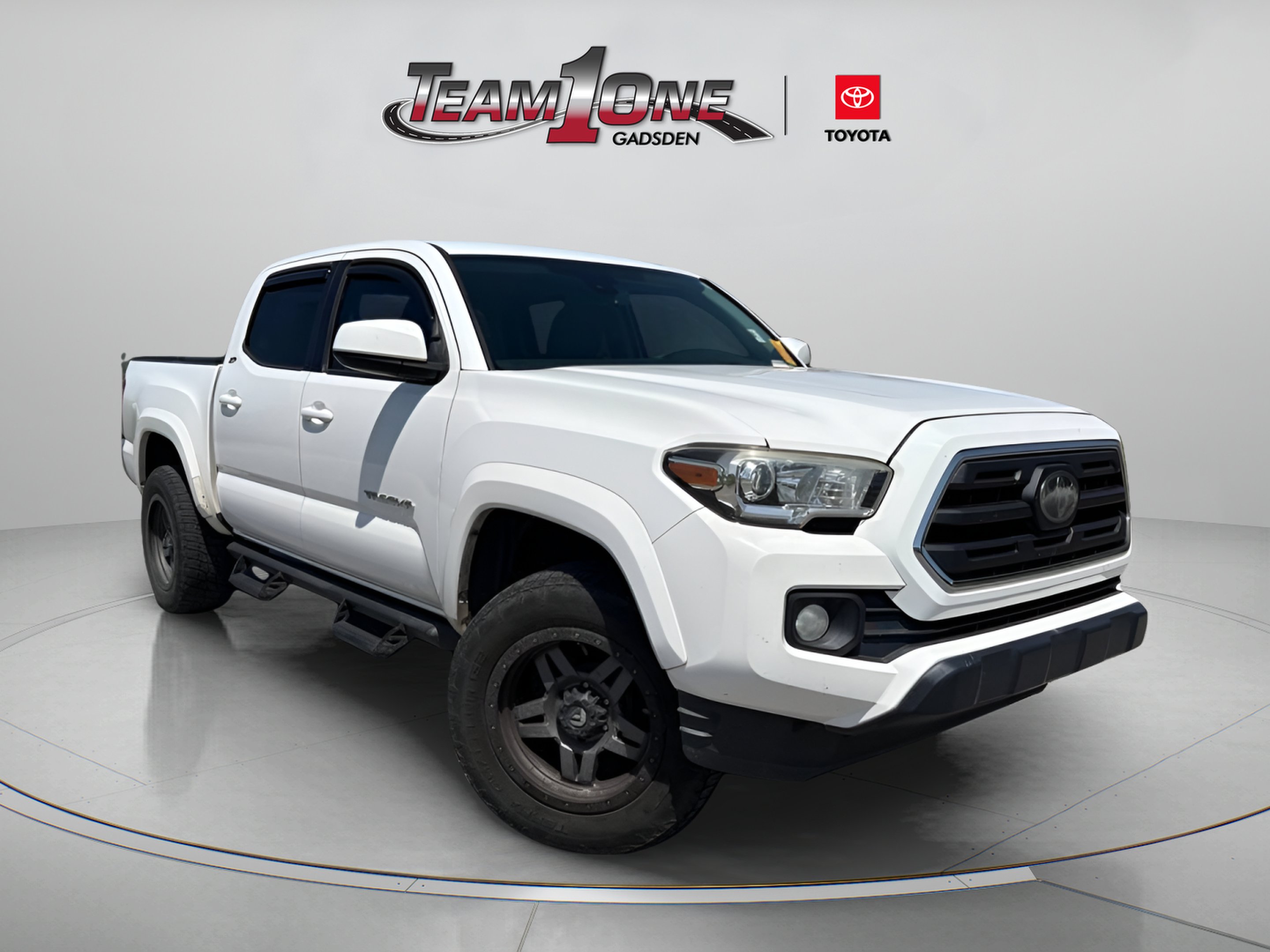 Used 2018 Super White Toyota SR5 image 1