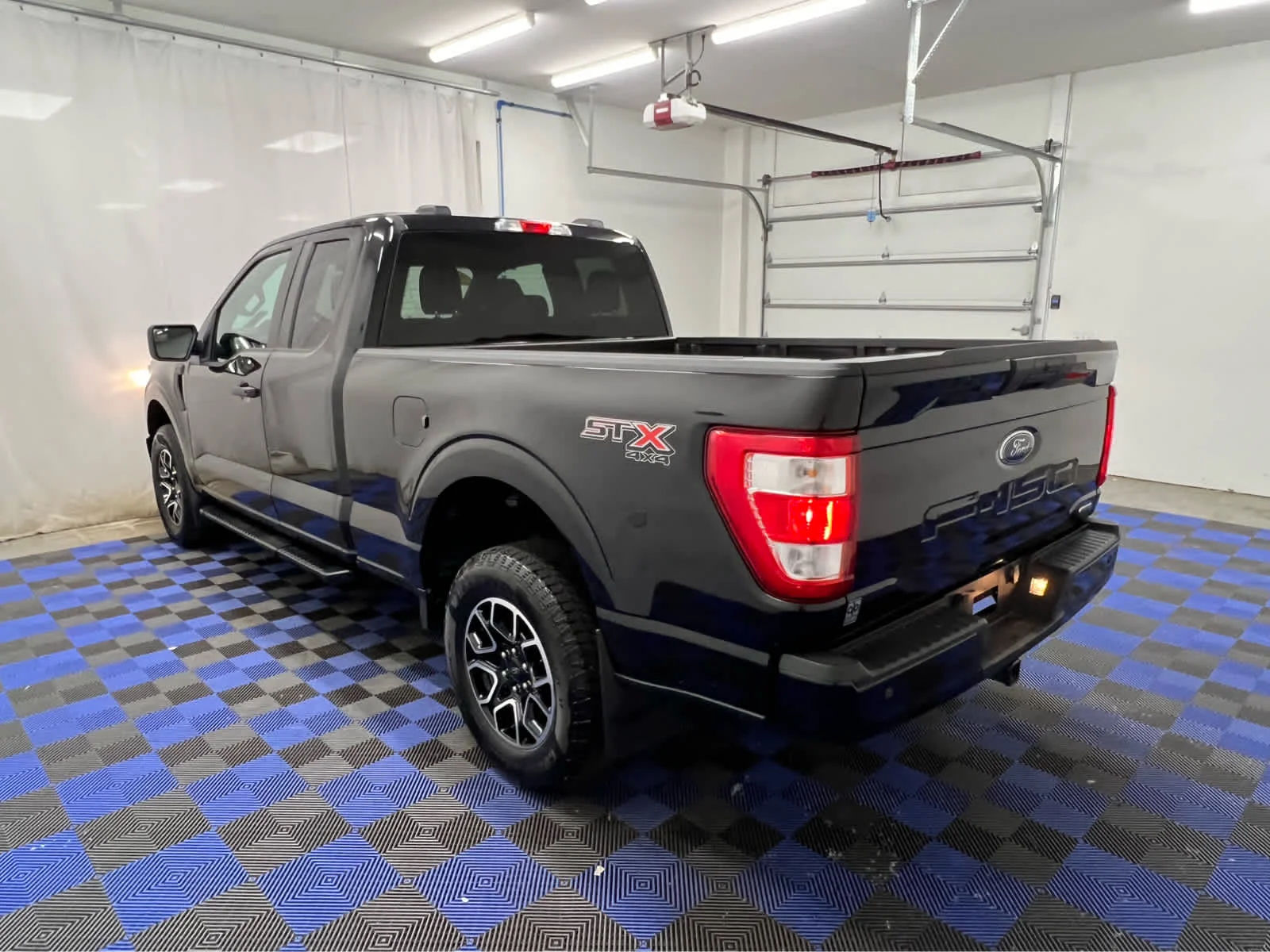 Used 2023 Agate Black Metallic Ford XL image 9
