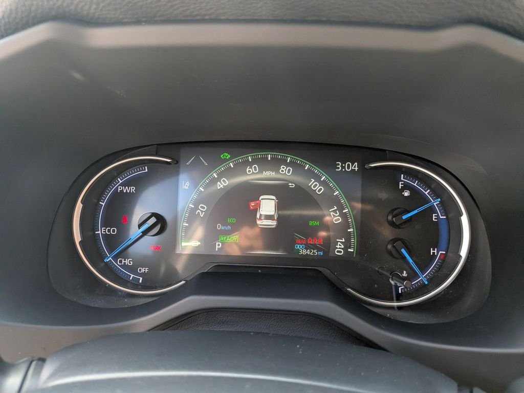 Used 2025  Toyota XLE Premium image 16