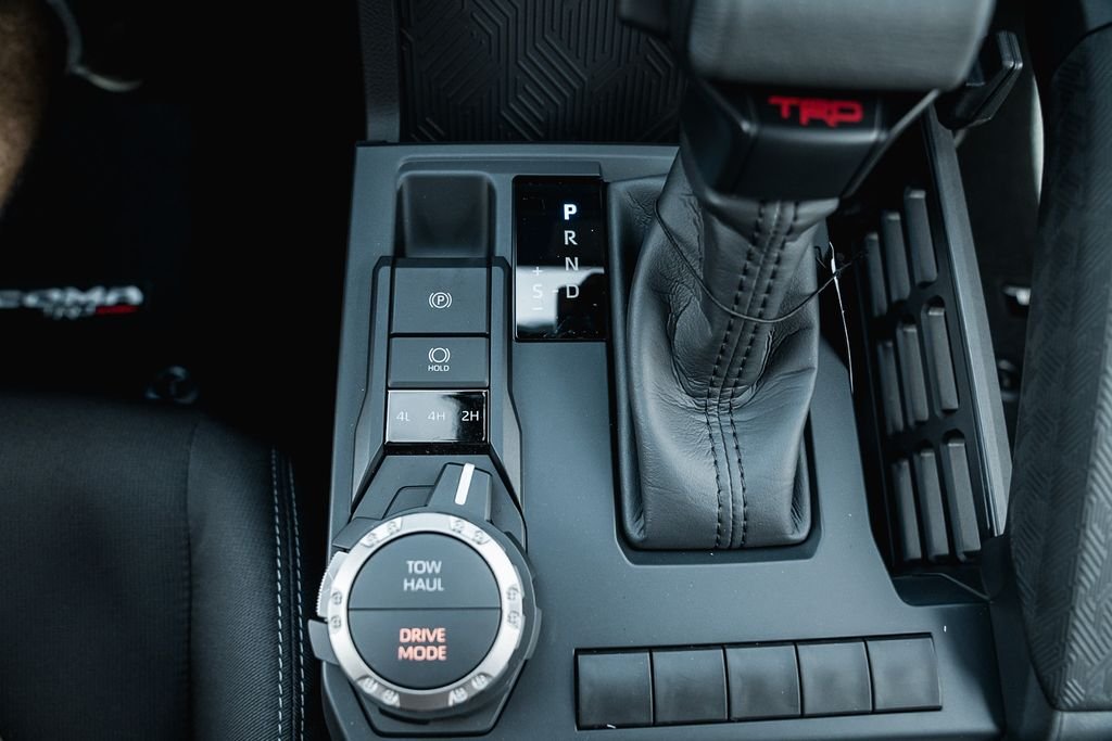 Used 2018 Magnetic Gray Metallic Toyota SR5 image 21