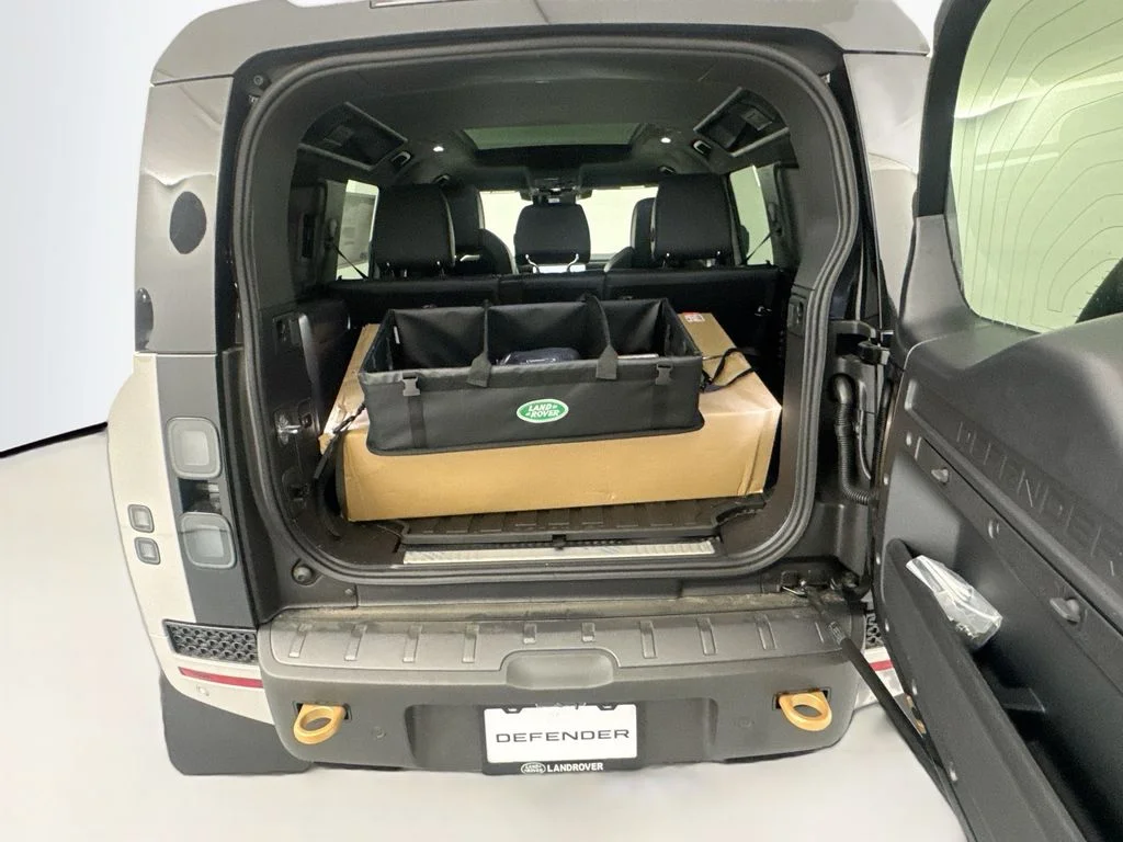 New 2026 Borasco Grey Land Rover OCTA image 26
