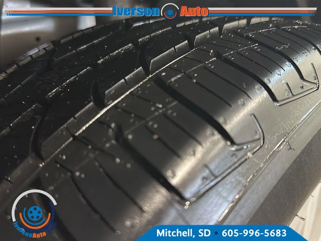 Used 2019 Ingot Silver Ford SEL image 11