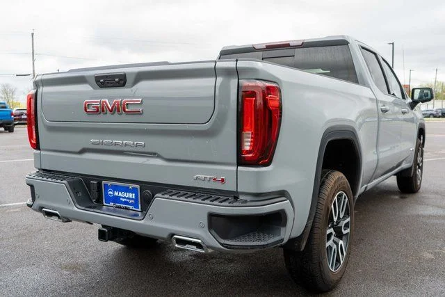 Used 2025  GMC AT4 image 6