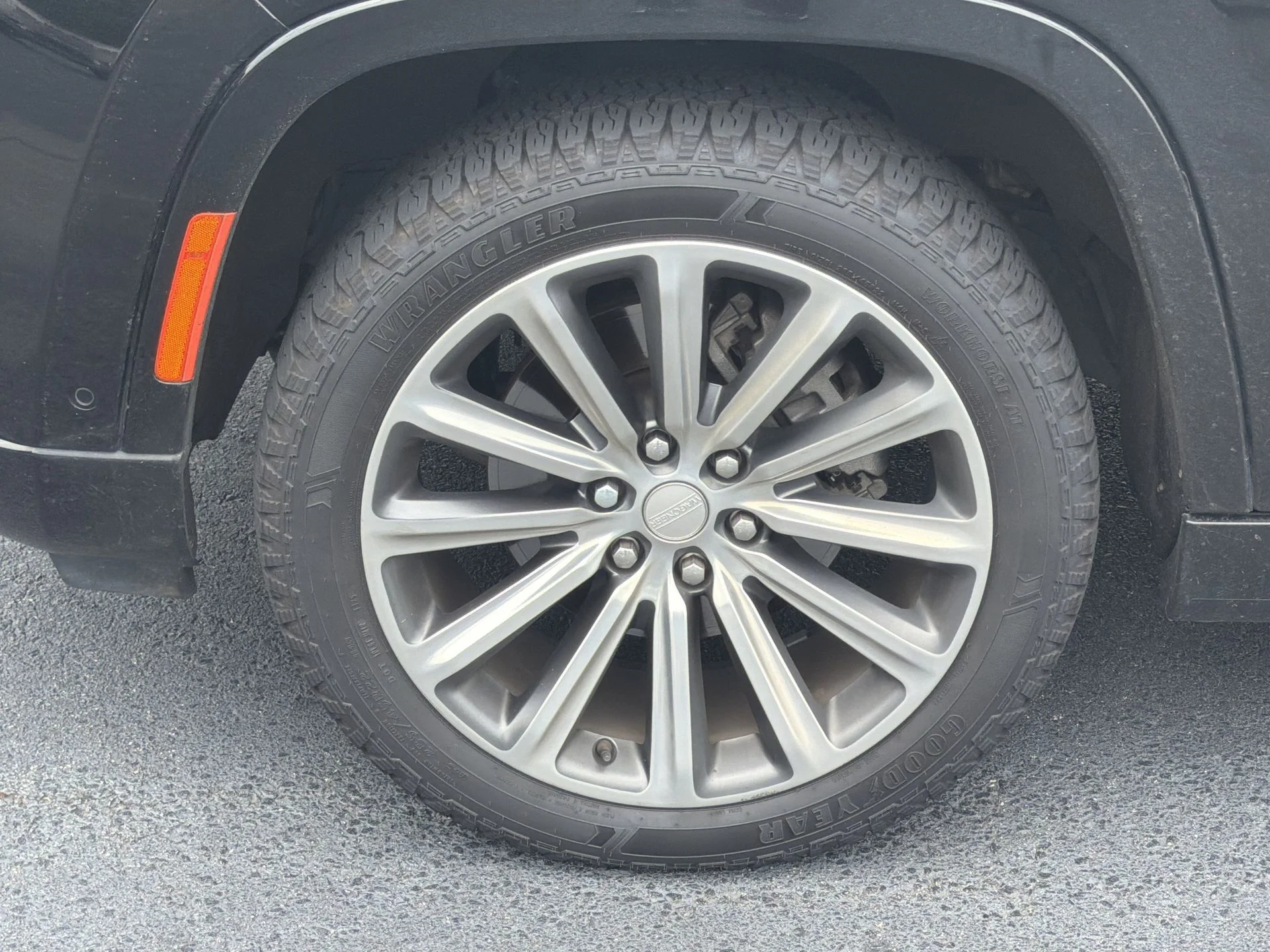 Certified Used 2022 Diamond Black Jeep Series I image 11