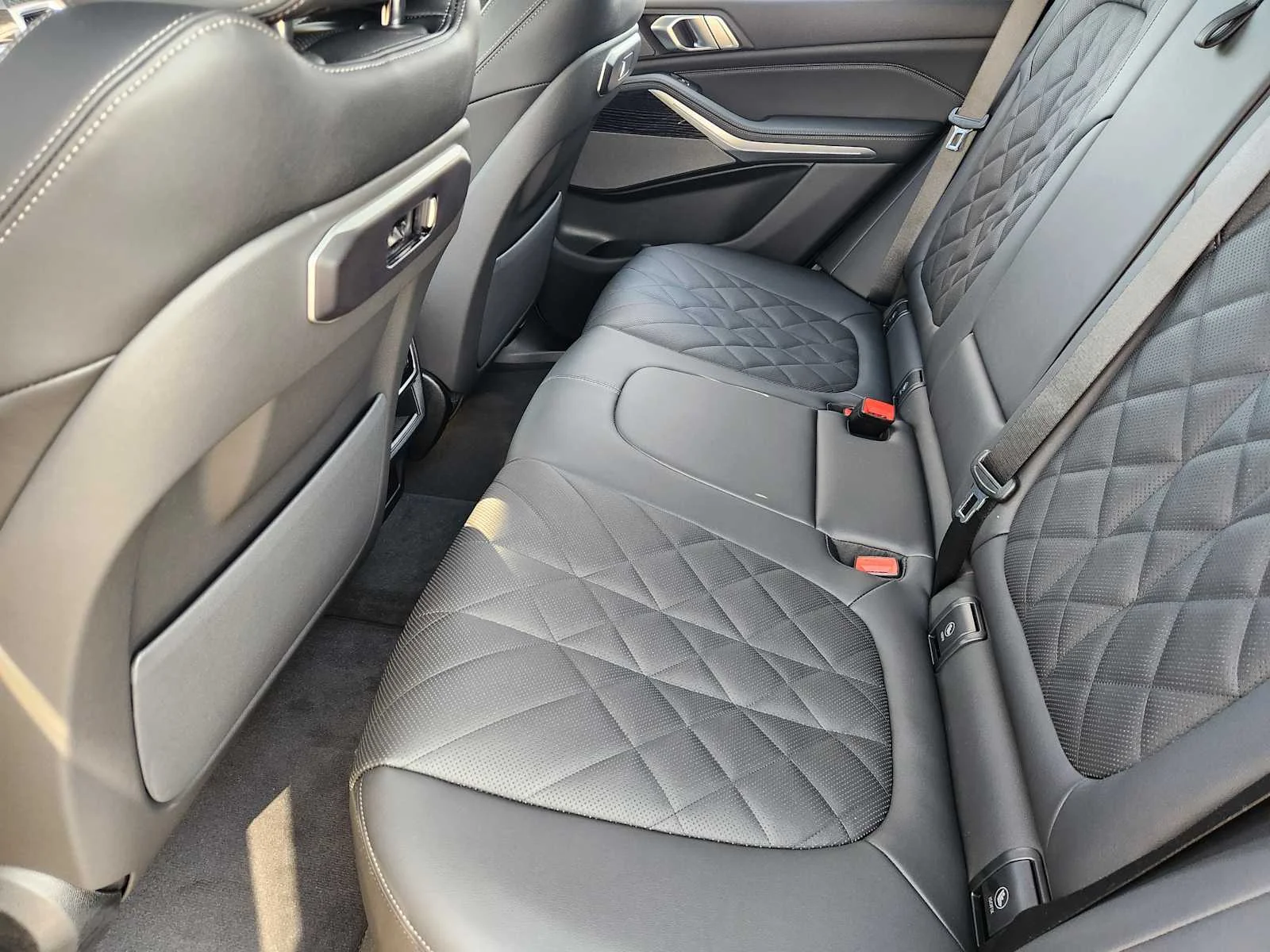 New 2026 Black Sapphire Metallic BMW xDrive40i image 7