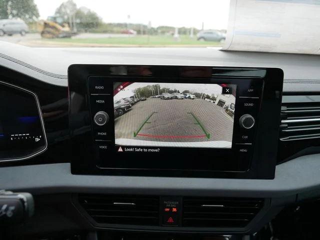 2025 Volkswagen Jetta SE - Photo 12