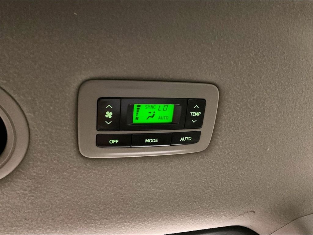 Used 2011 Green Toyota Limited image 38