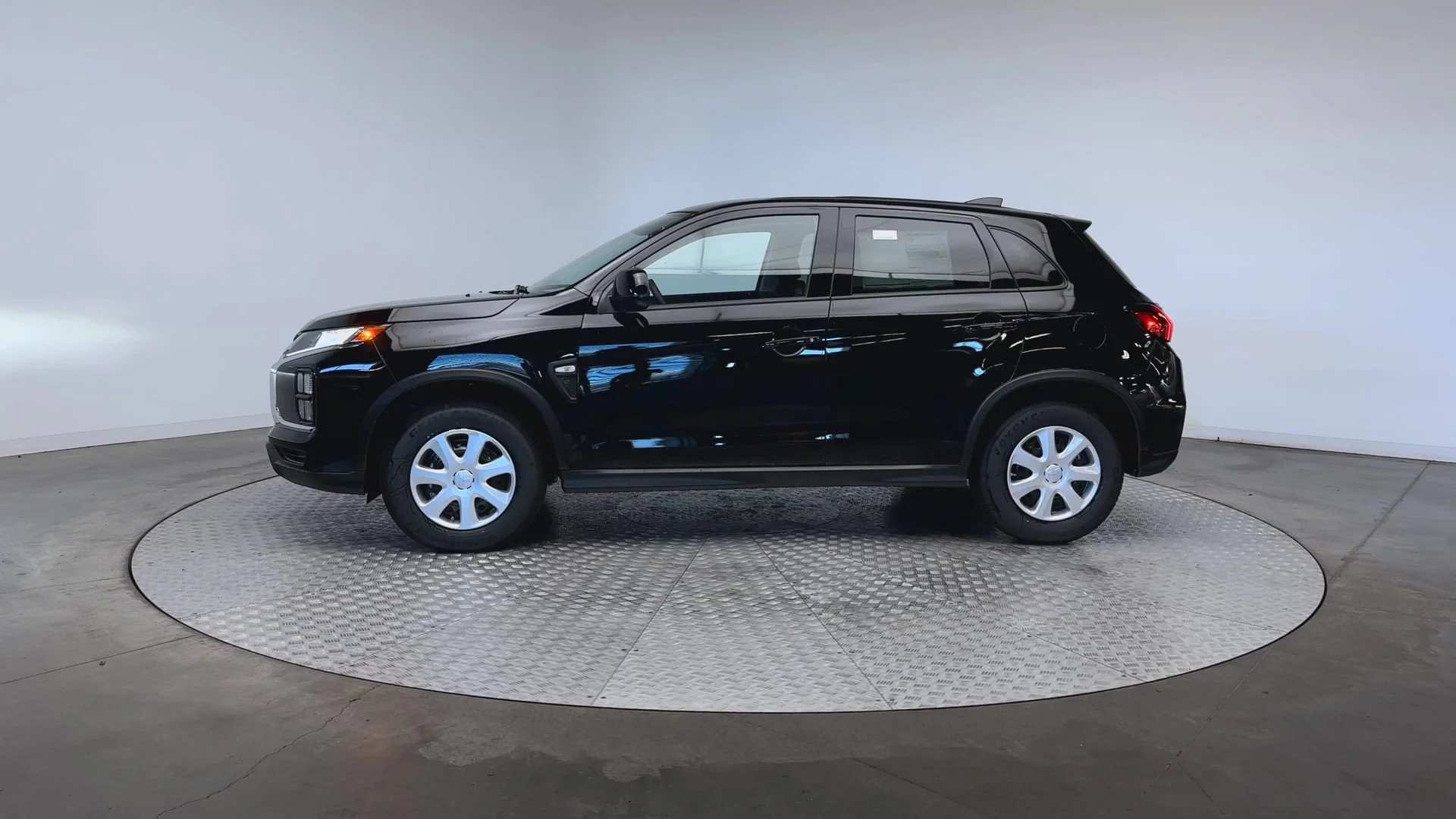 New 2026 Labrador Black Pearl Mitsubishi S image 5