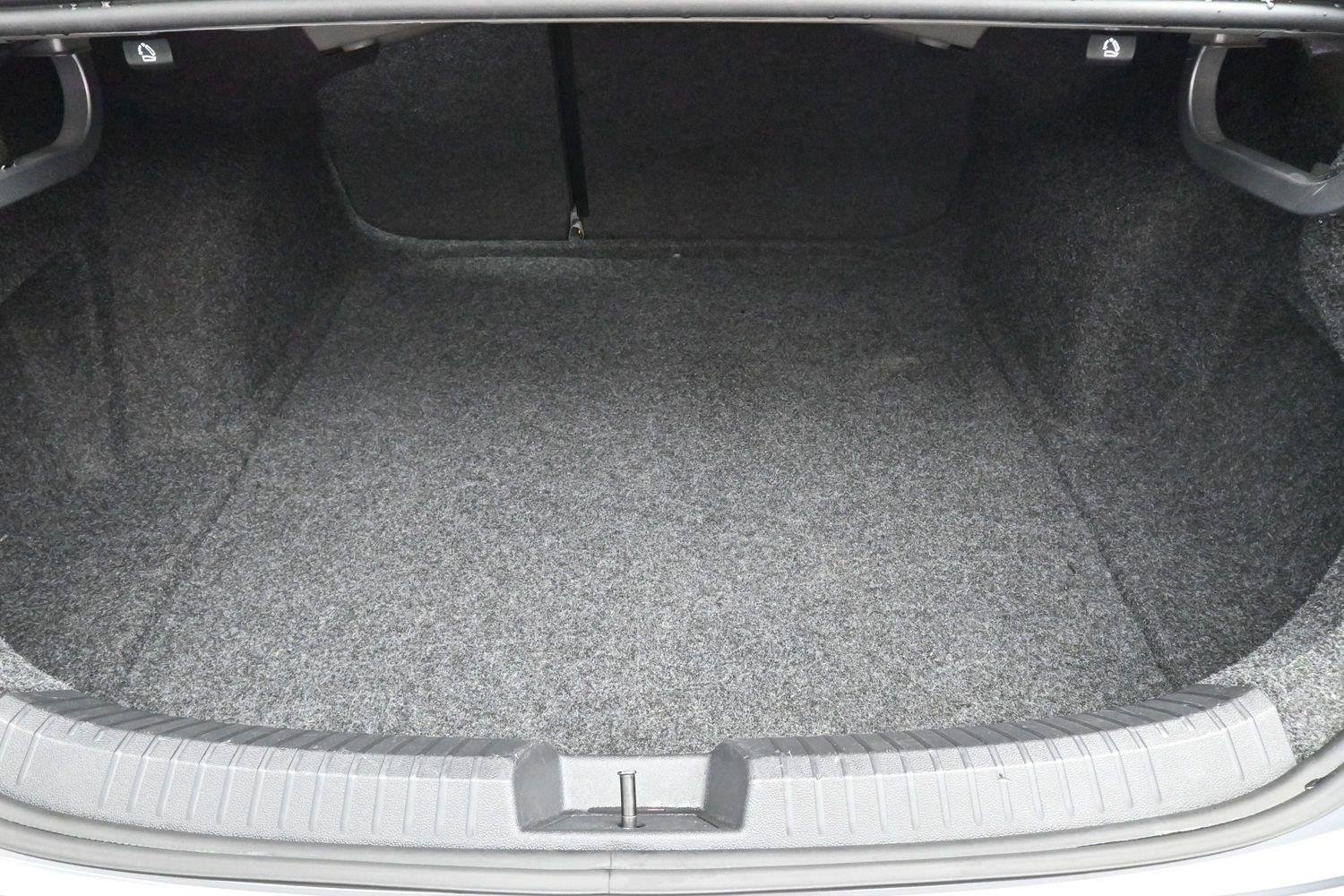 Used 2021 Pyrite Silver Metallic Volkswagen SEL image 9