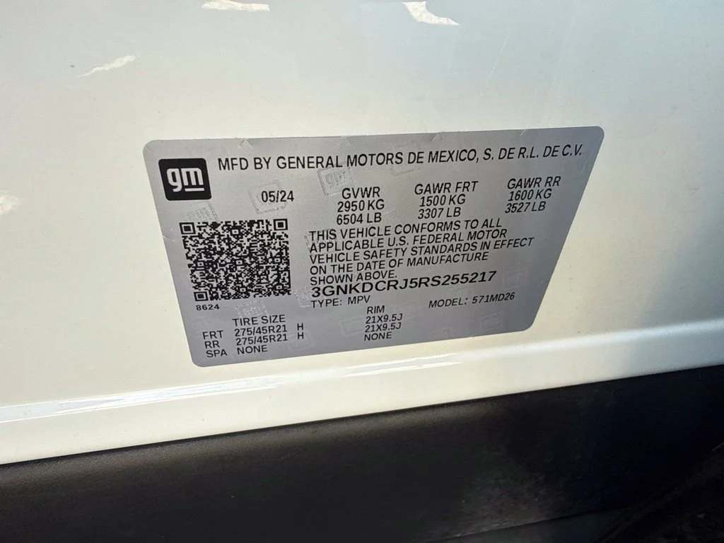 Used 2024 Summit White Chevrolet RS image 32