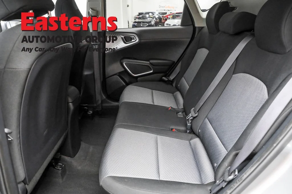 Used 2023  Kia LX image 21