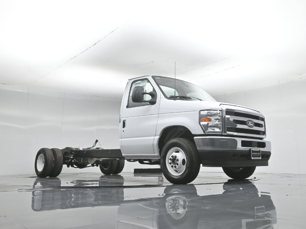 New 2027 White Ford Base image 34
