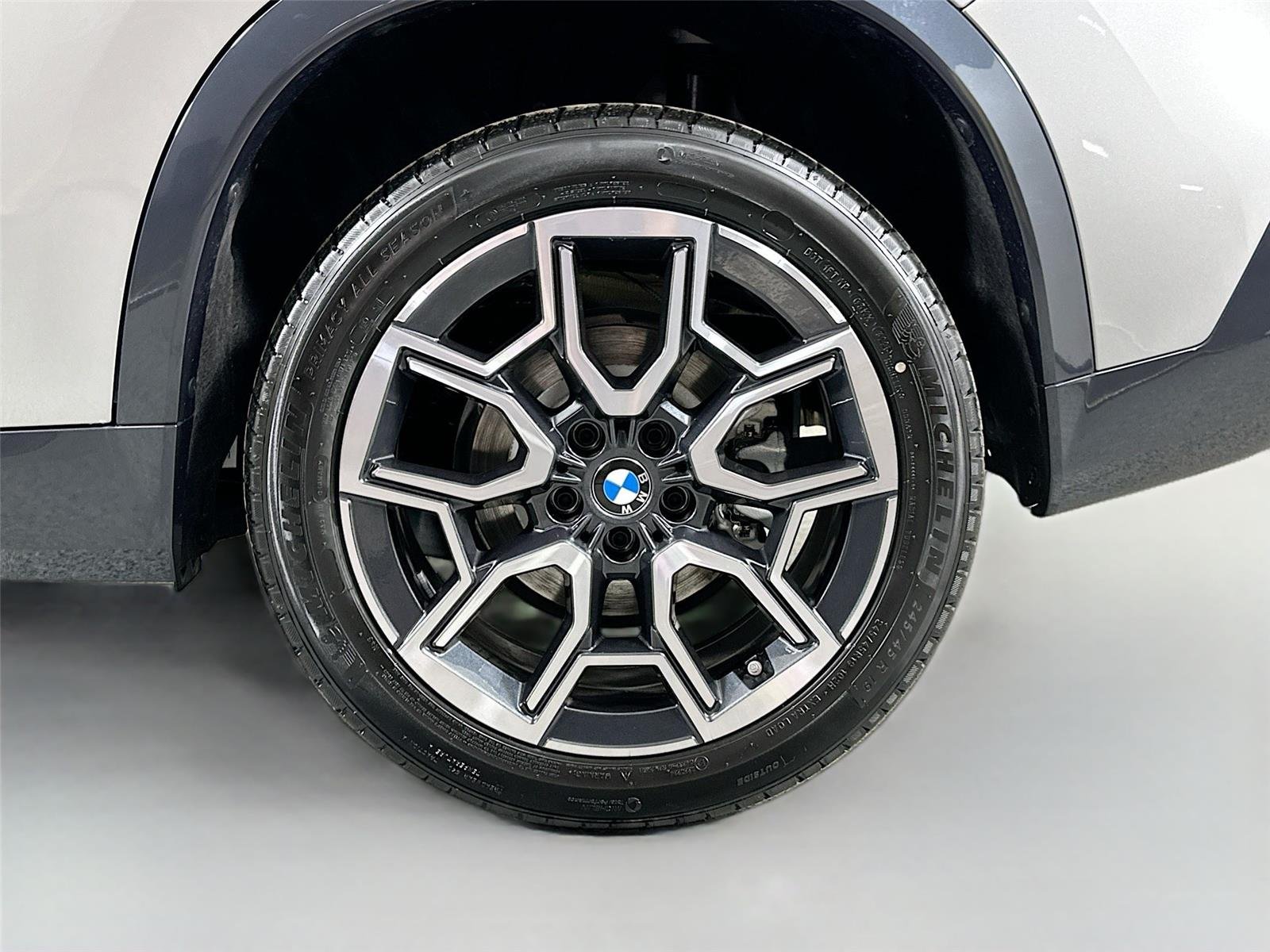 New 2026 Space Silver Metallic BMW xDrive28i image 31