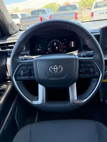 2025 Toyota Tacoma SR5 - Photo 11