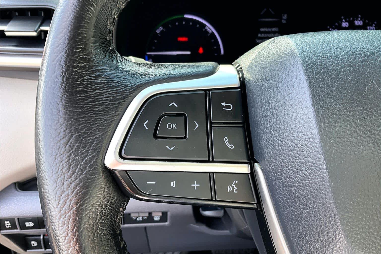 Used 2021 Midnight Black Metallic Toyota XLE image 23