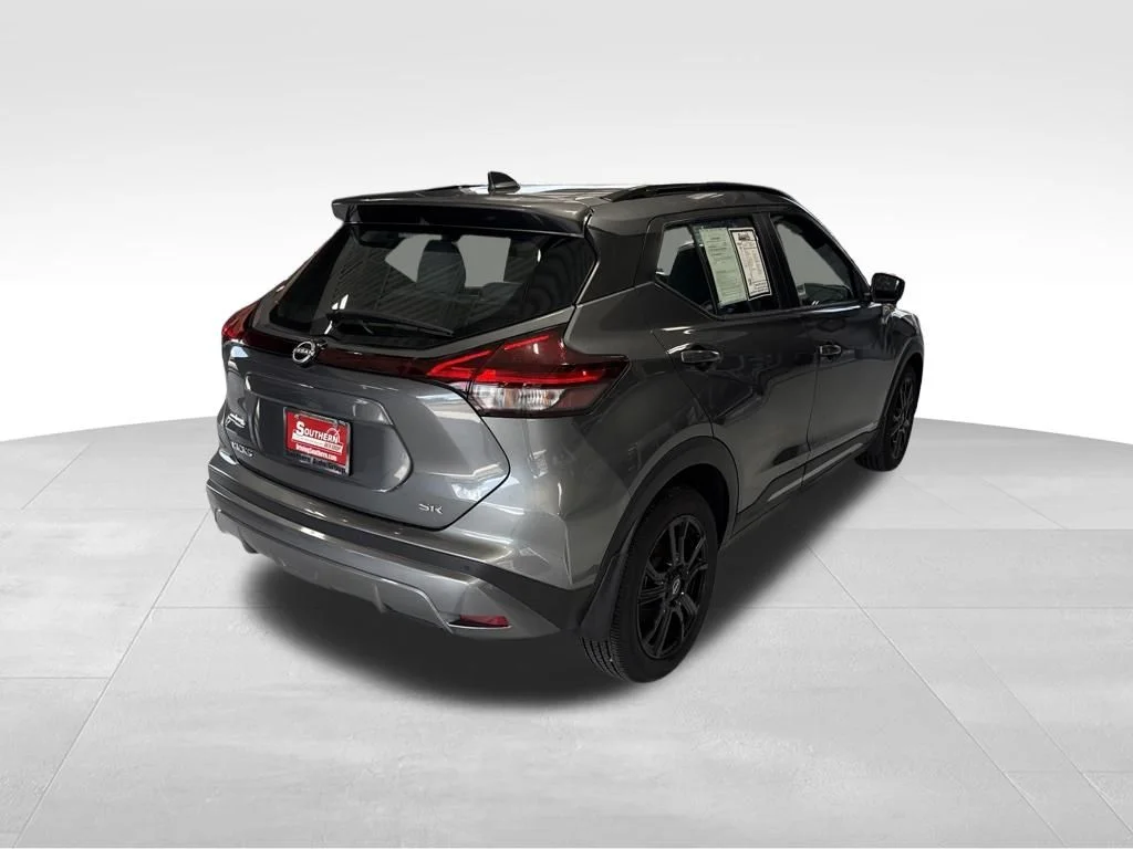 Used 2022 Gray Nissan SR image 5