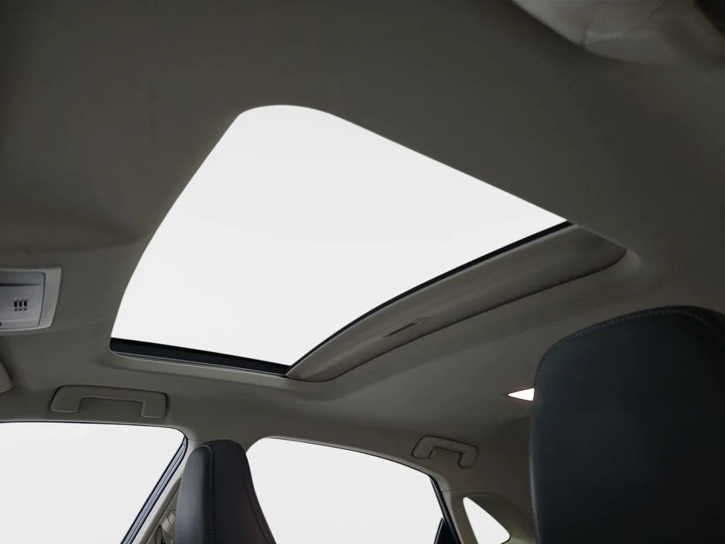 Used 2017 Silver Lexus 200t image 31