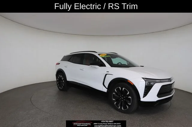 Used 2024 White Chevrolet RS image 27