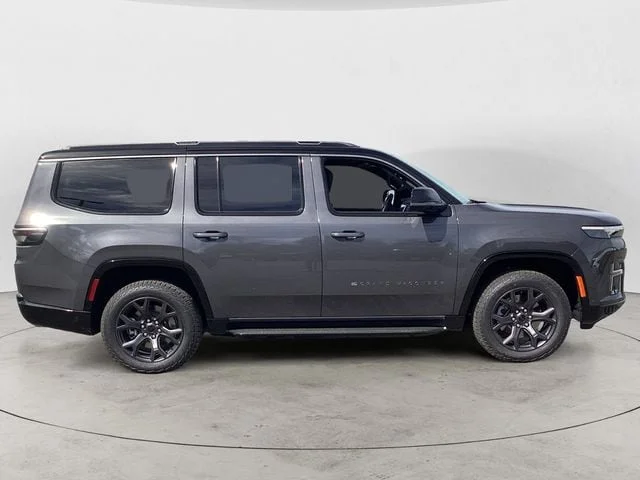 New 2026 Baltic Gray Metallic Clearcoat Jeep UPLAND 4X4 image 7