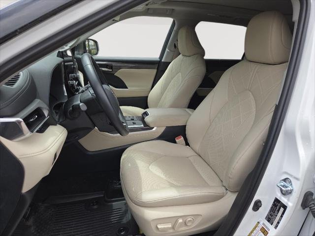 Certified Used 2024 Wind Chill Pearl Toyota Platinum image 38