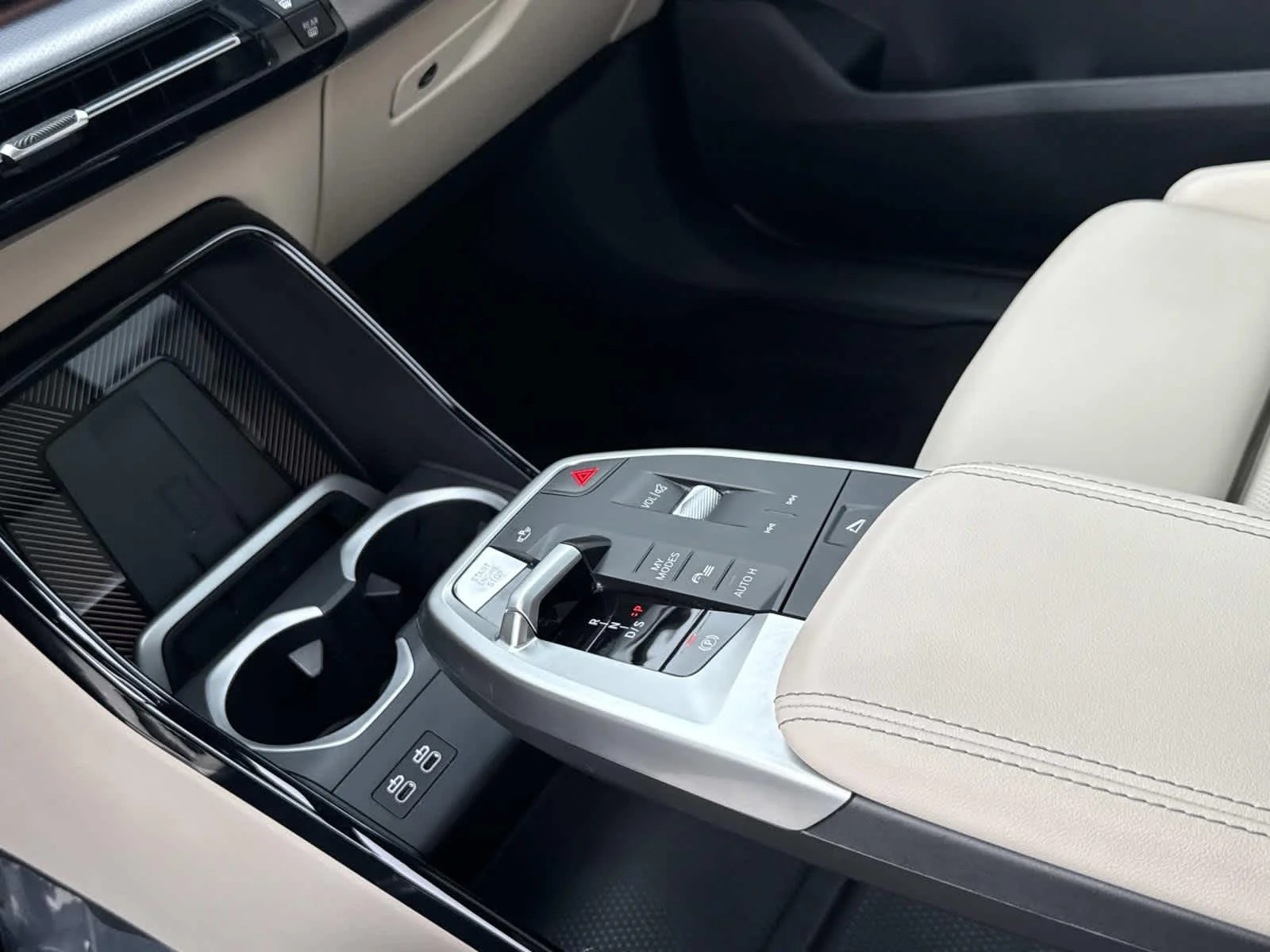 Used 2025 Black Sapphire Metallic BMW M35i image 21