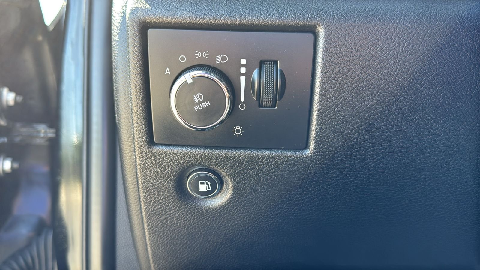 Used 2020 Black Jeep Limited image 22