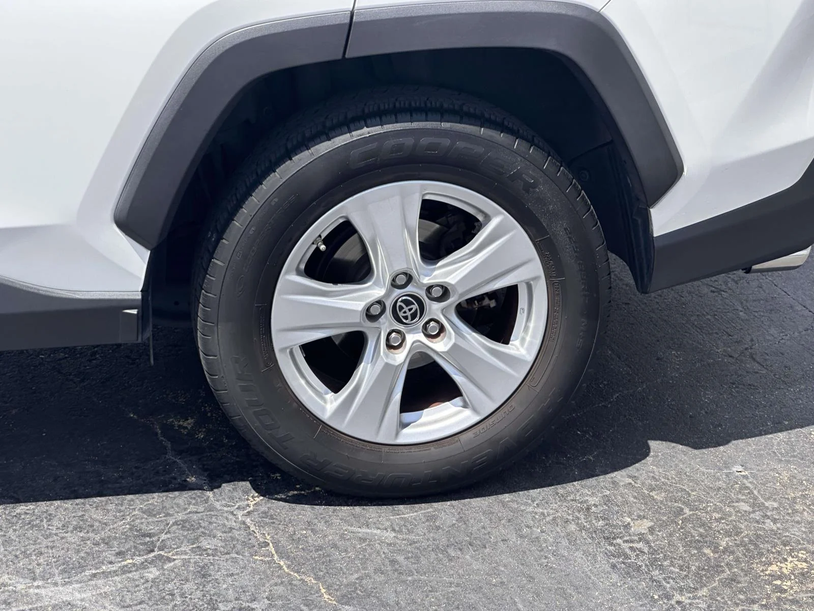 Used 2019 White Toyota XLE image 11