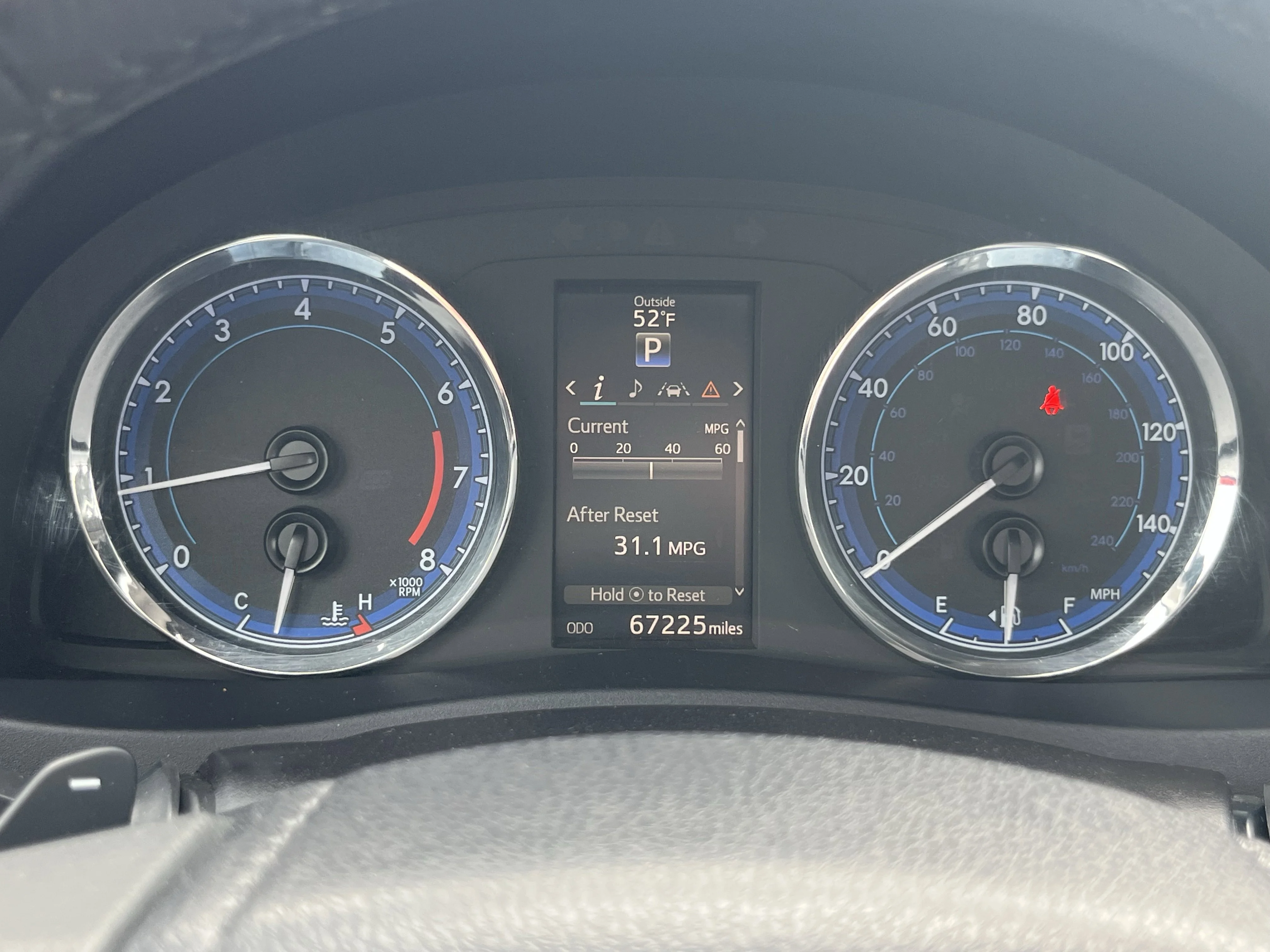 Used 2018 Classic Silver Metallic Toyota SE image 25