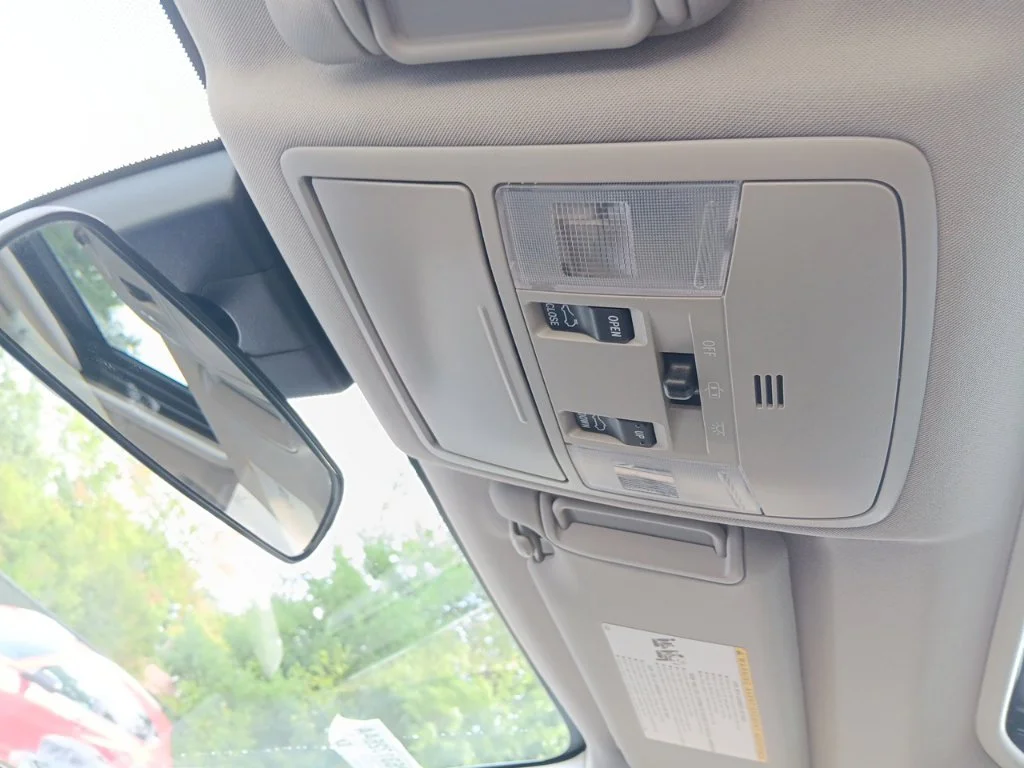 Used 2018 Galactic Aqua Mica Toyota XLE image 25