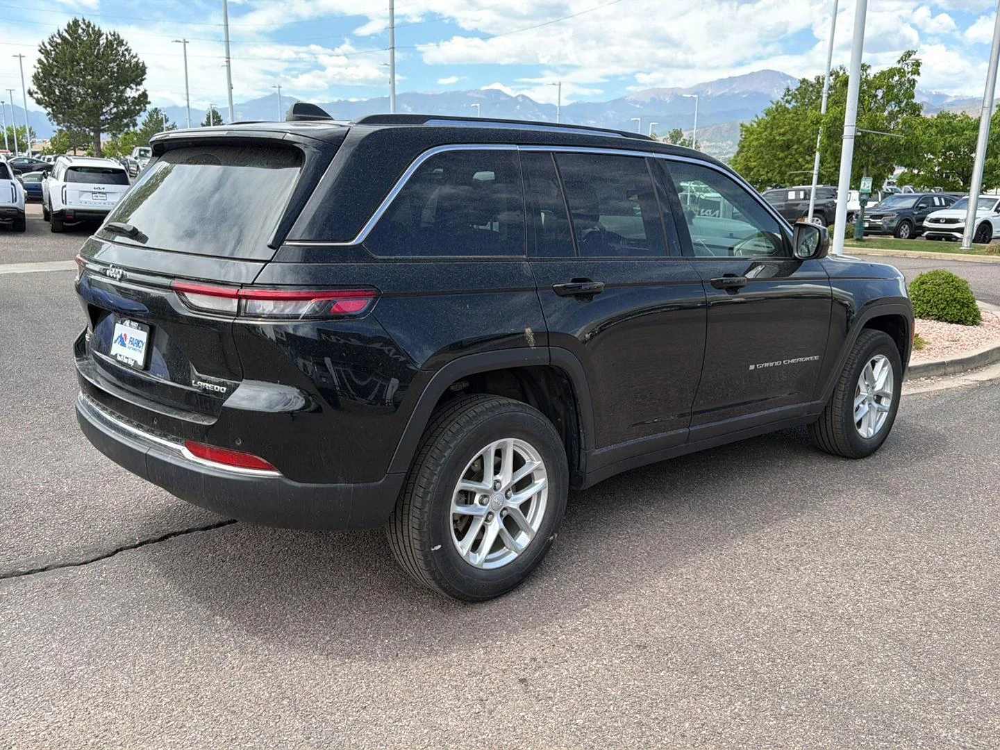 Used 2023 Diamond Black Crystal Pearlcoat Jeep Laredo image 5