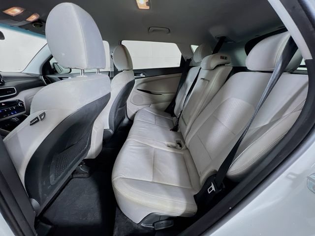 Used 2020 White Hyundai SE image 21