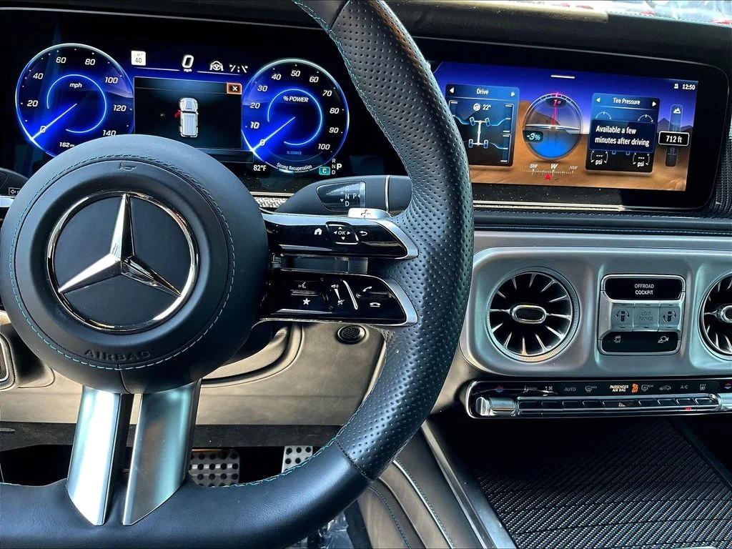 Used 2025  Mercedes-Benz G 580 image 12
