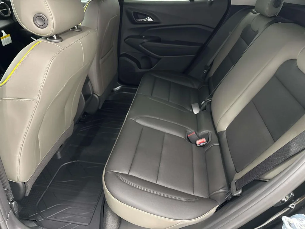 New 2026 Mosaic Black Metallic Chevrolet ACTIV image 13