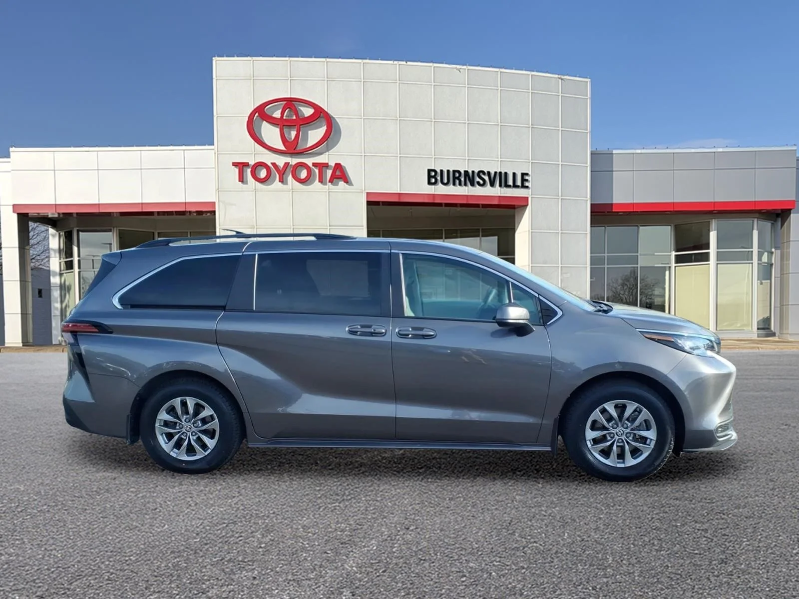 Certified 2022 Toyota Sienna LE with VIN 5TDKRKEC1NS125736 for sale in Burnsville, Minnesota