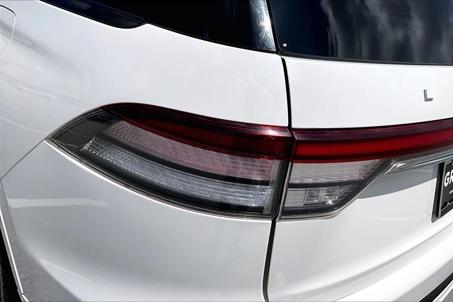 Used 2023 Pristine White Lincoln Reserve image 29