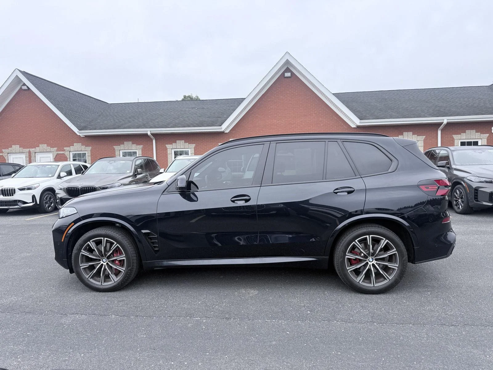 Used 2025 Carbon Black Metallic BMW xDrive40i image 4